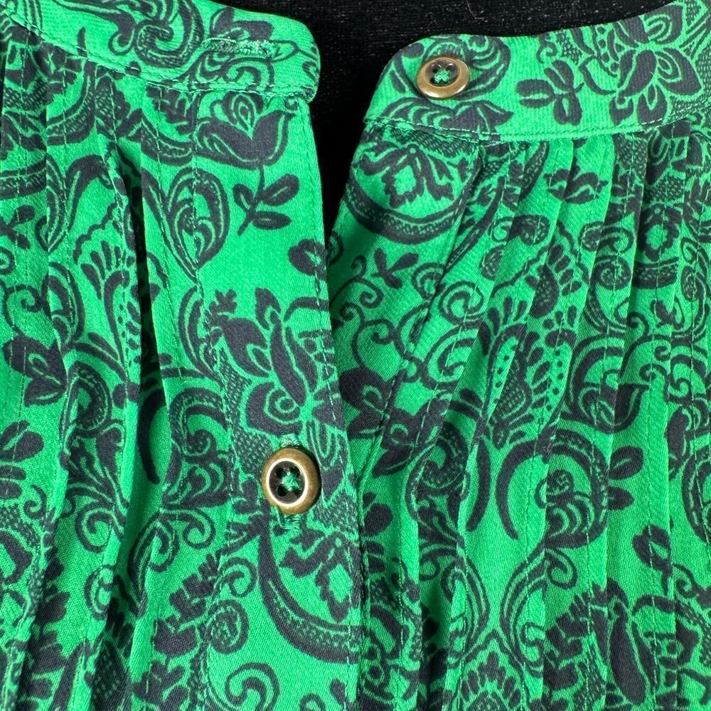 Banana Republic Green Sleeveless Blouse with Mandarin Collar - Picture 2 of 10